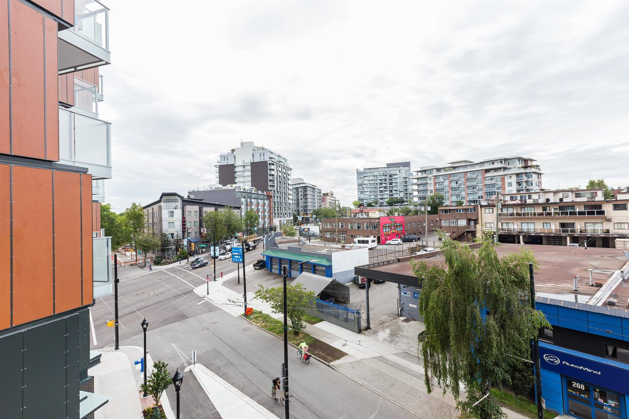 308-285 E 10th Ave