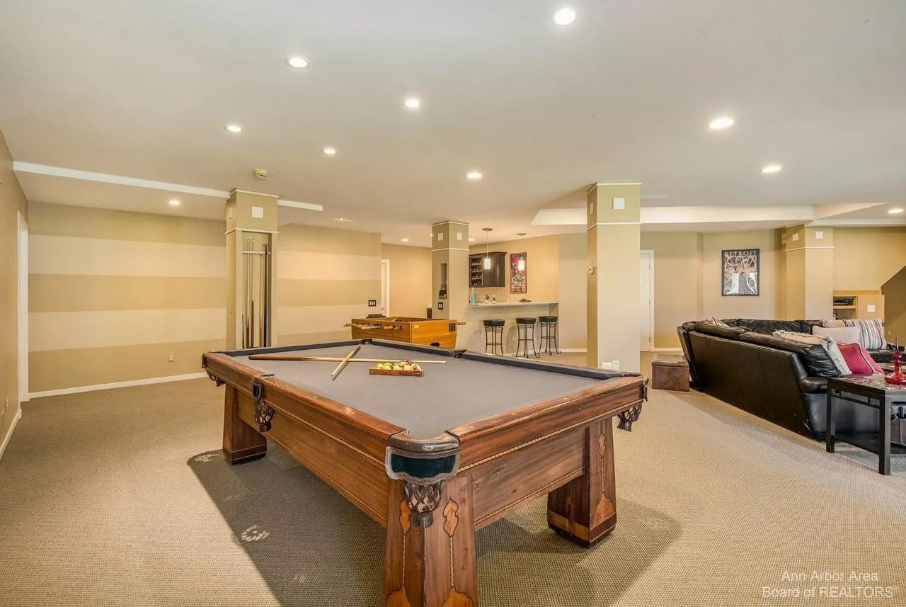 2566 Thornapple Drive, Ann Arbor, MI 48103