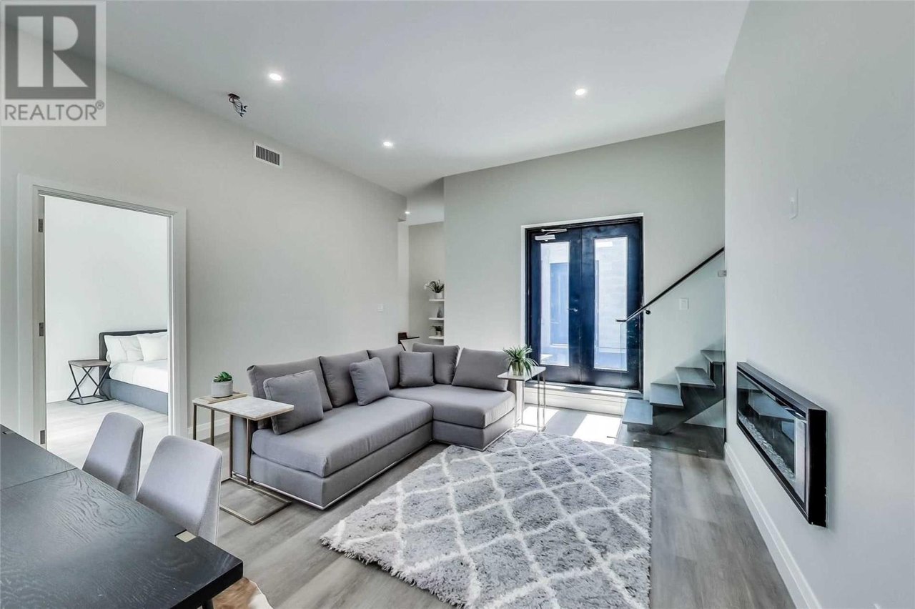 2896 Dundas St W, #2