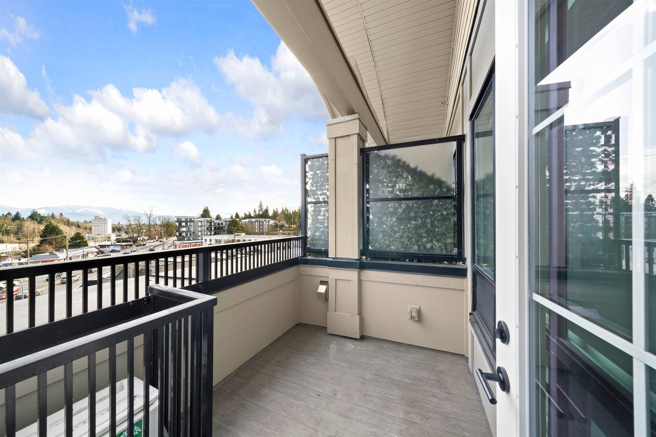 503-2493 Montrose Ave