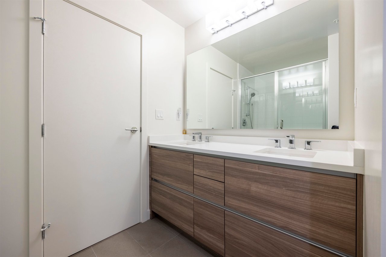112-8850 University Cres