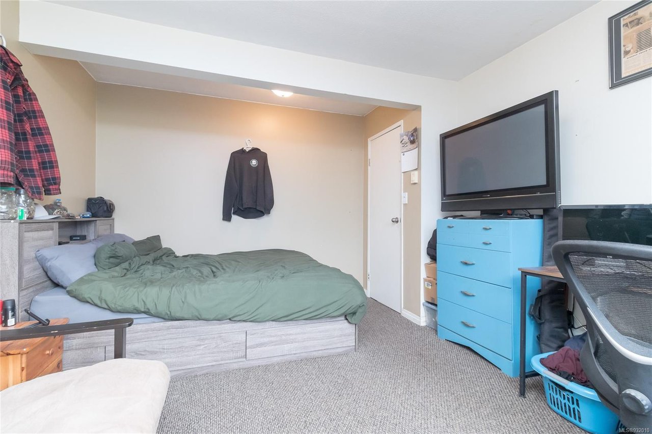 2838 Acacia Dr