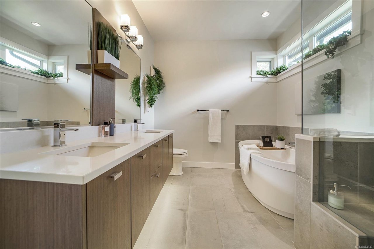 2187 Deerbrush Cres