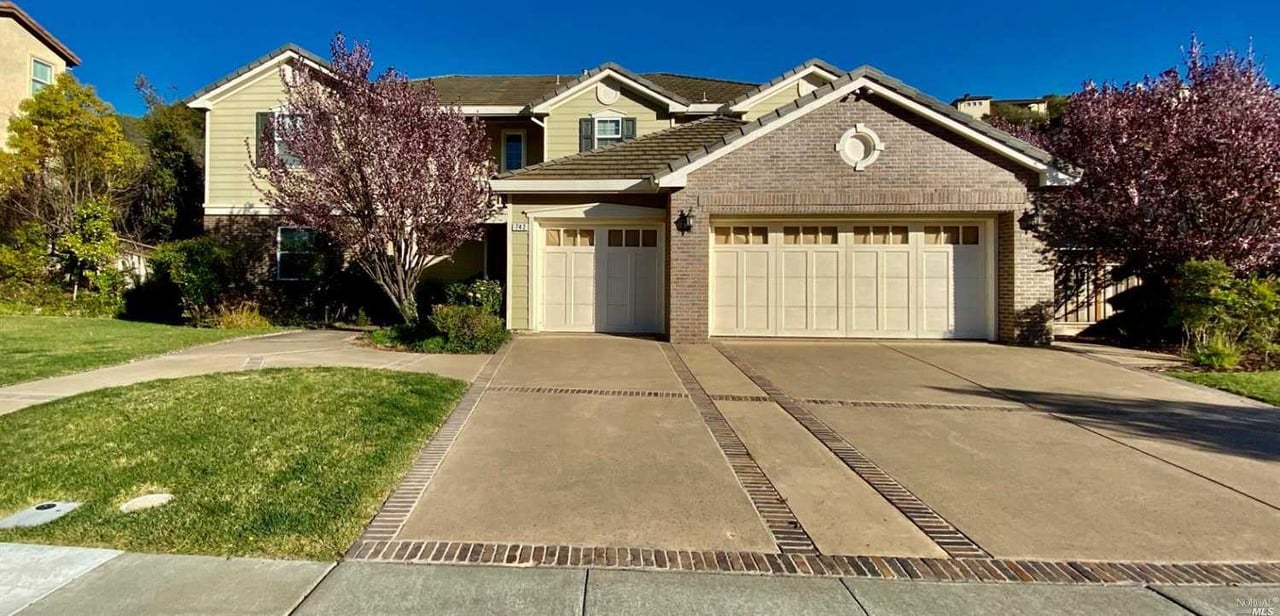 742 Adagio Dr