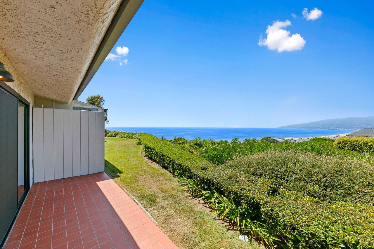 Unobstructed Ocean Views at Zuma Bay Villas