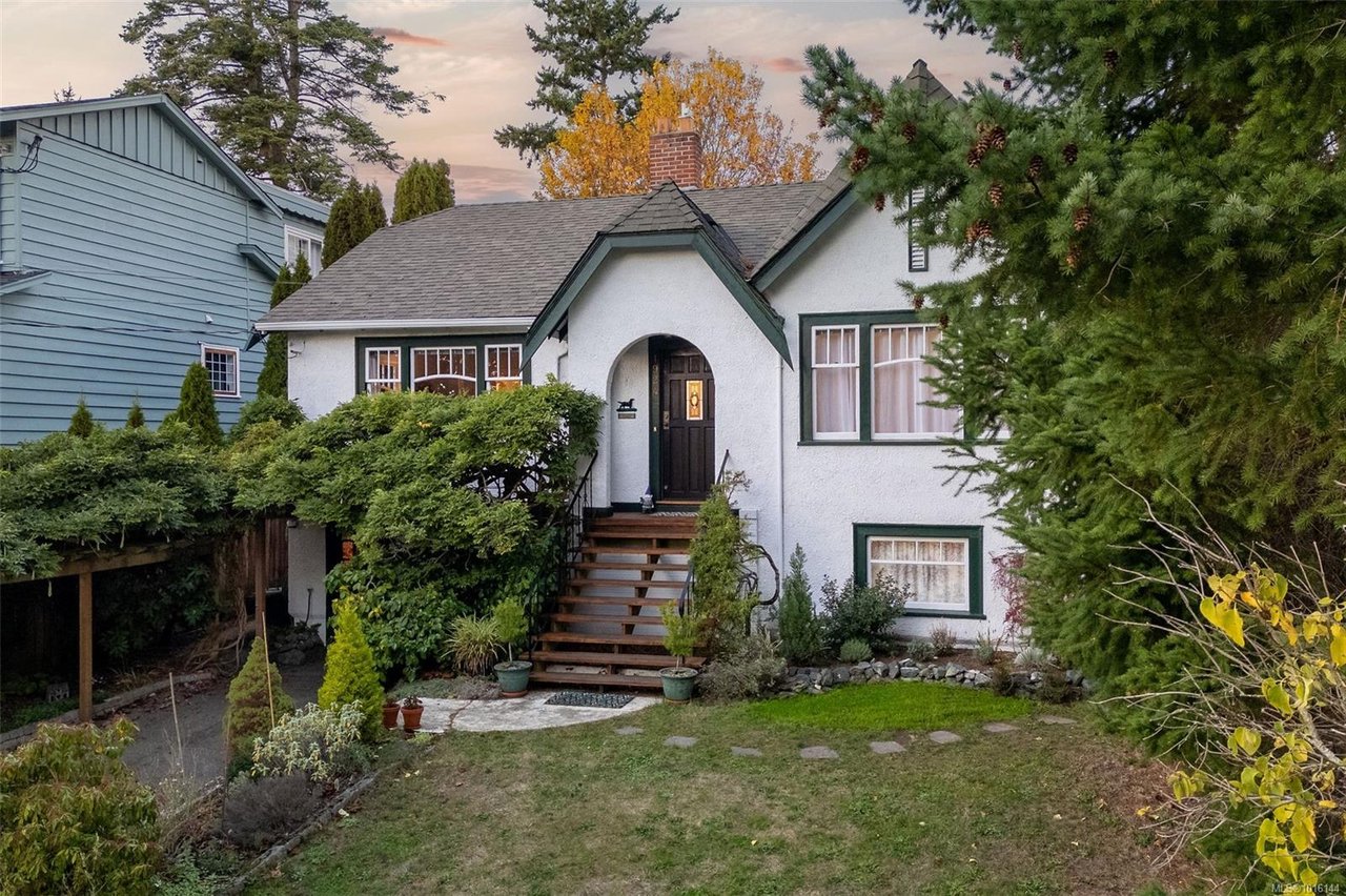 1924 Forrester St, Saanich