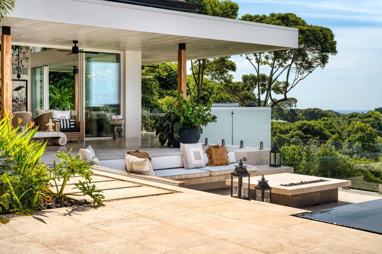 Contemporary Coastal Infinity Villa, Dominical, Puntarenas