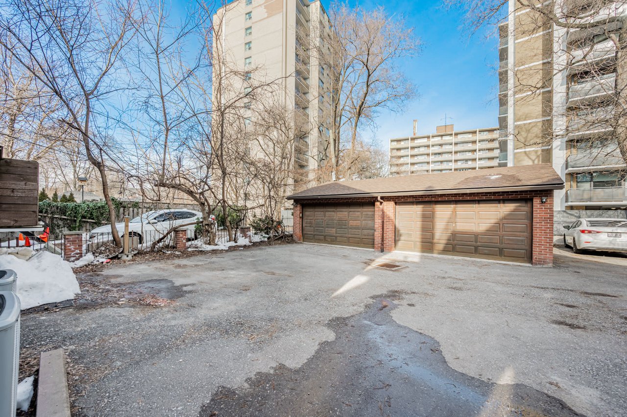 #3RD -607 HURON ST