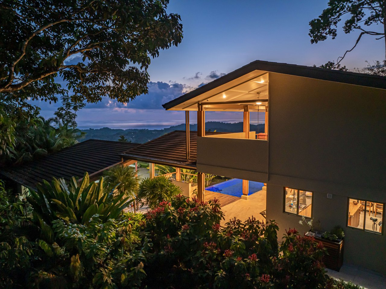 Jaw Dropping Sunset Views , With Easy Access, Private Casa Bella