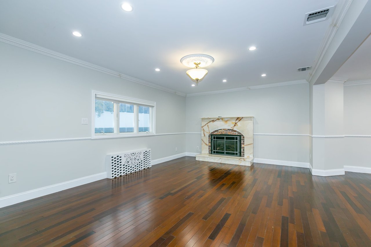 1 W Fern Drive, Jericho