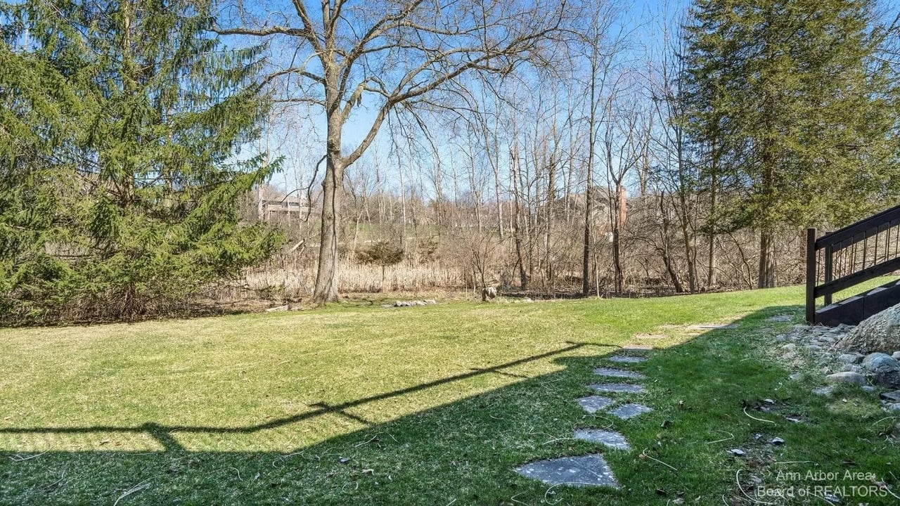 2566 Thornapple Drive, Ann Arbor, MI 48103