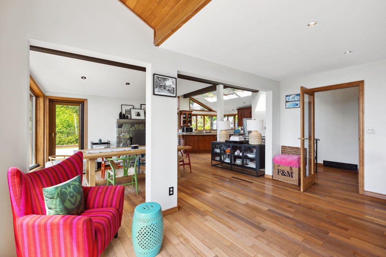425 Mountain Dr