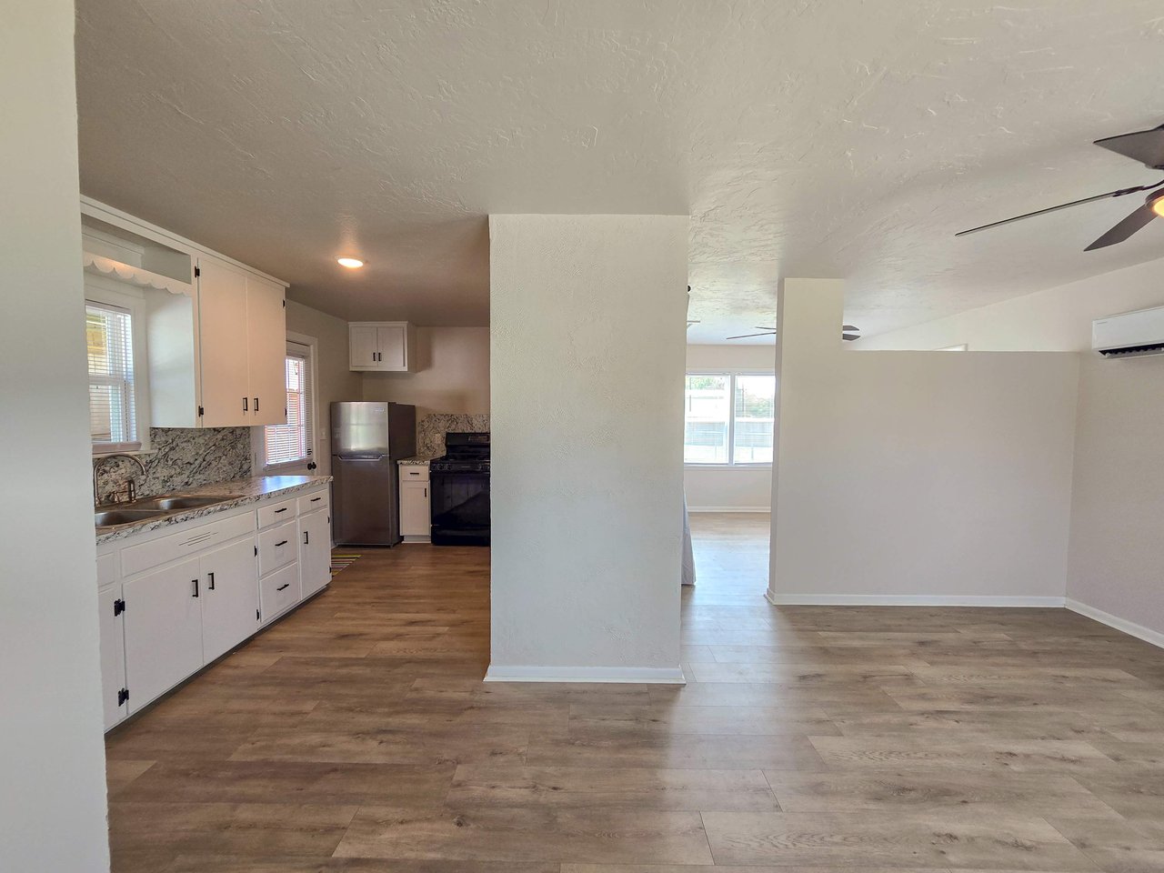 1224 N Market Ave 1/2