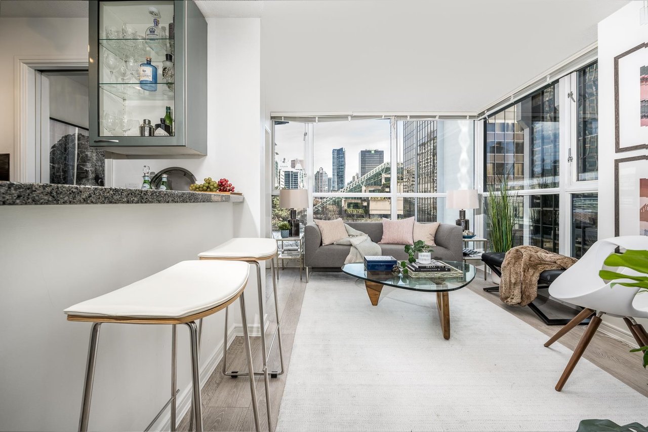 702-1068 Hornby Street, Vancouver