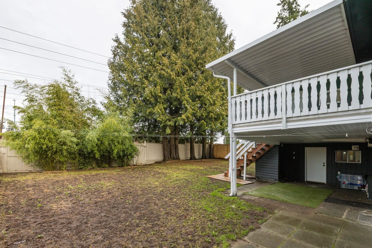 11443 87 Ave