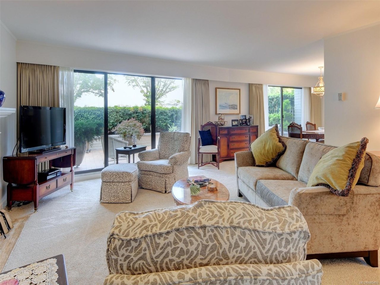 110-1370 Beach Dr