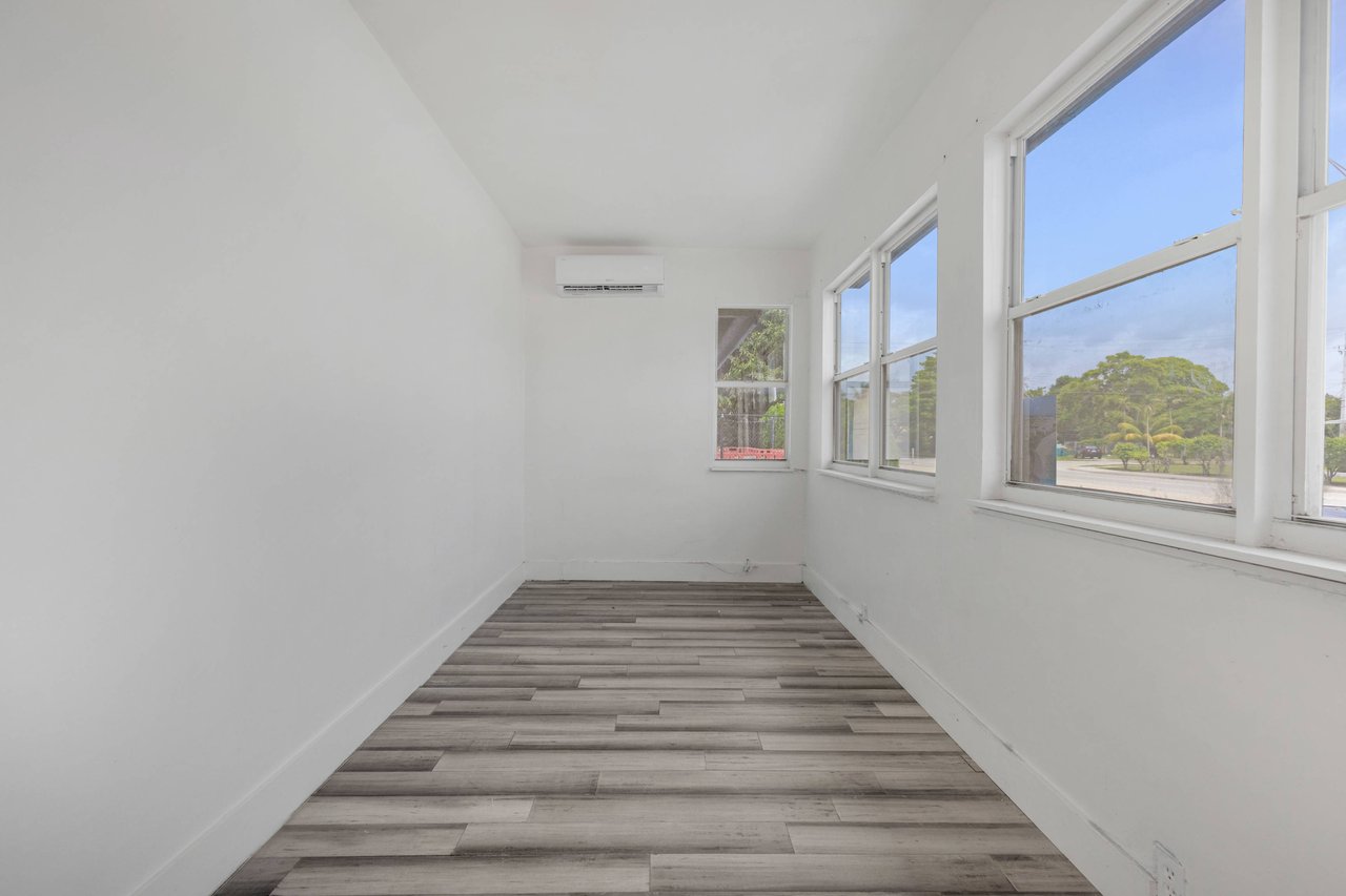 1844 Sheridan St Hollywood FL-33020