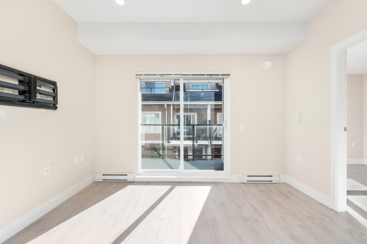 307-4882 Slocan St