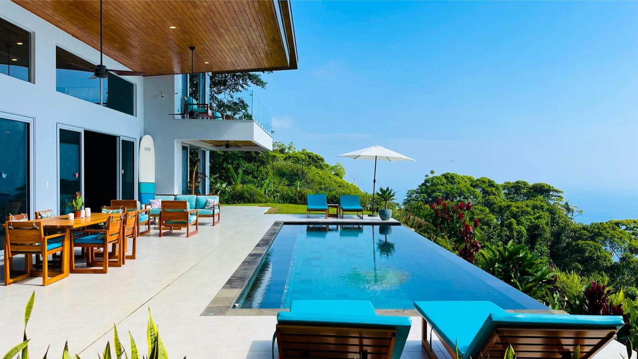 Contemporary Infinity Pool Home, Dominical, Puntarenas