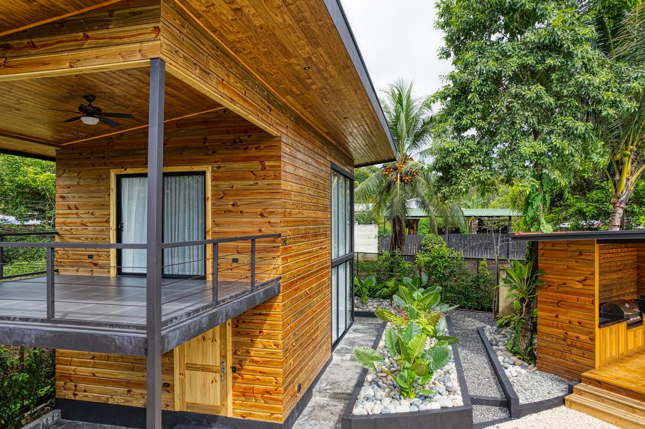Modern Tropical Villas walking distance to Uvita Town