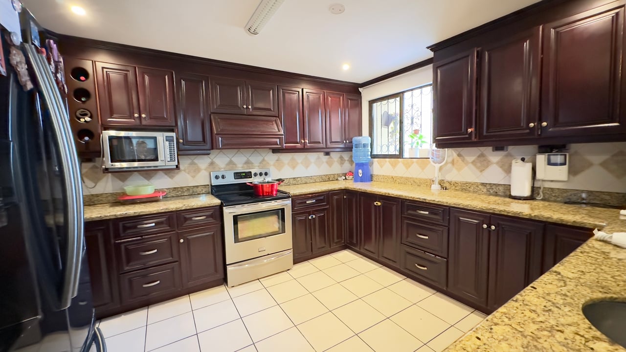 Colonial Residence With Jacuzzi, Curridabat, San Jose