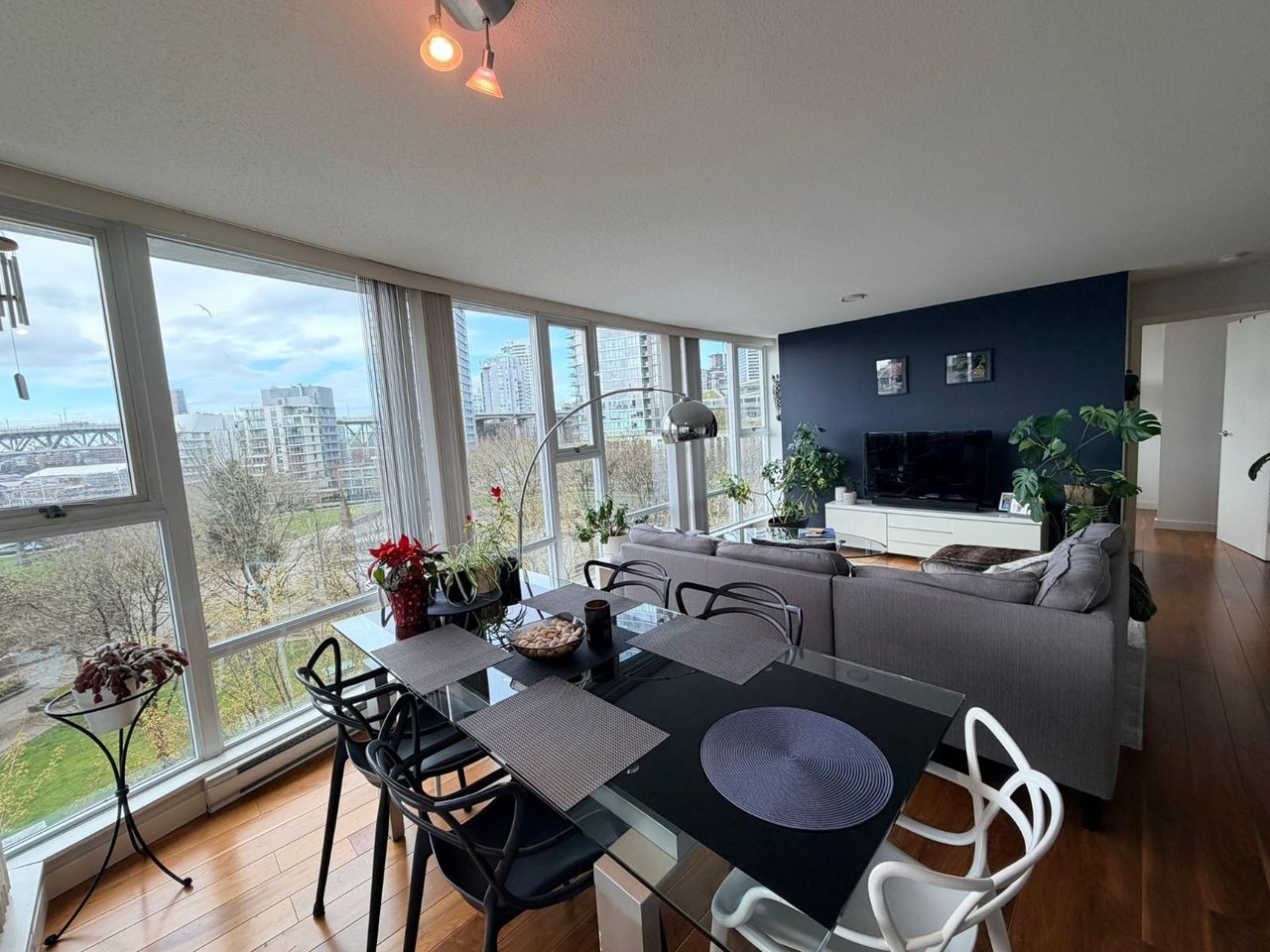 603-455 Beach Cres