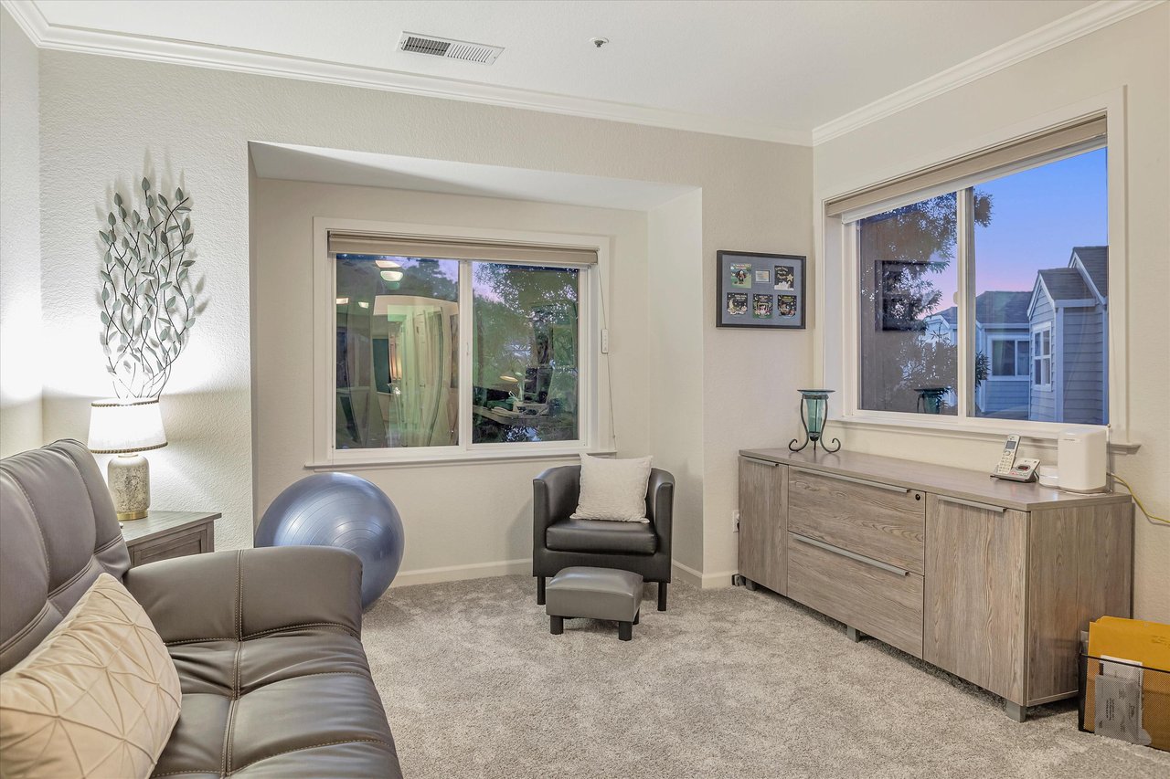 17 Crystal Creek Ct