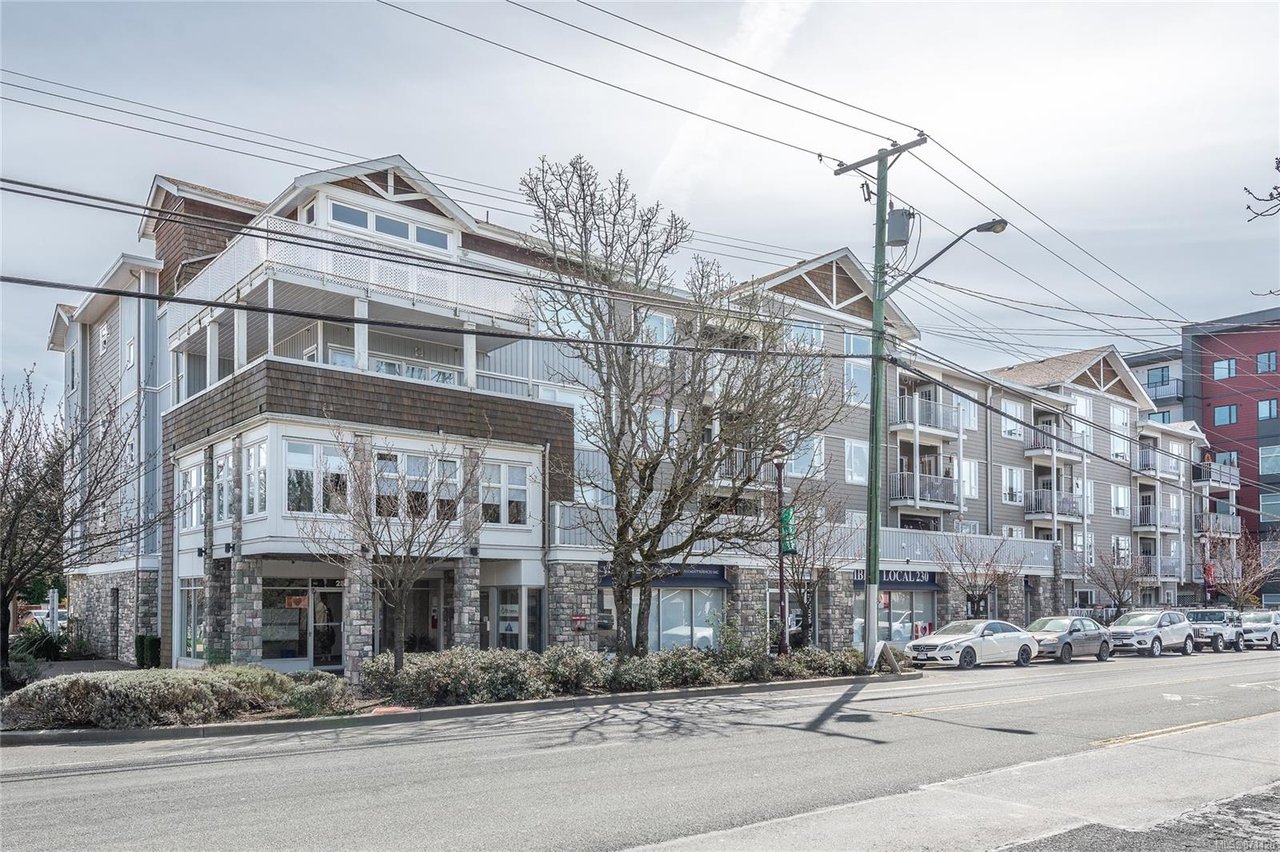 303-2823 Jacklin Rd