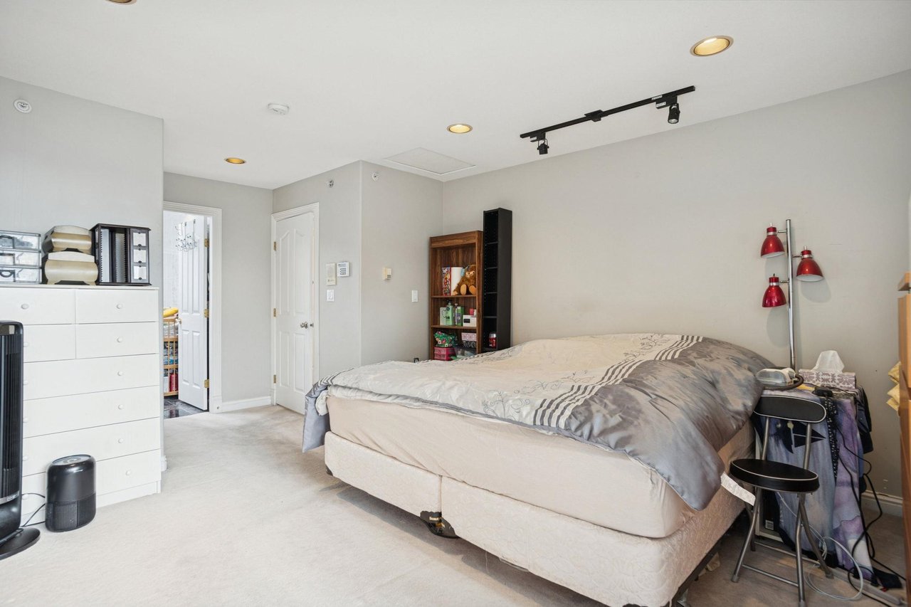 2085 Qualicum Dr