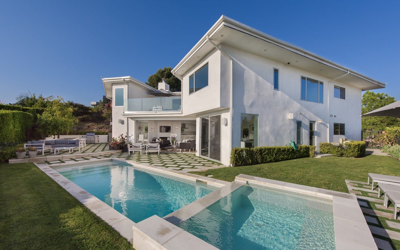 2379 Venus Dr