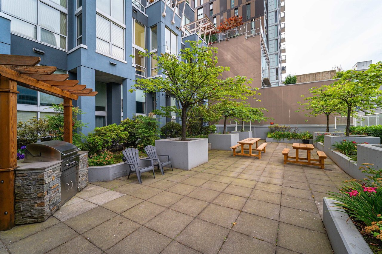 212-933 Seymour St