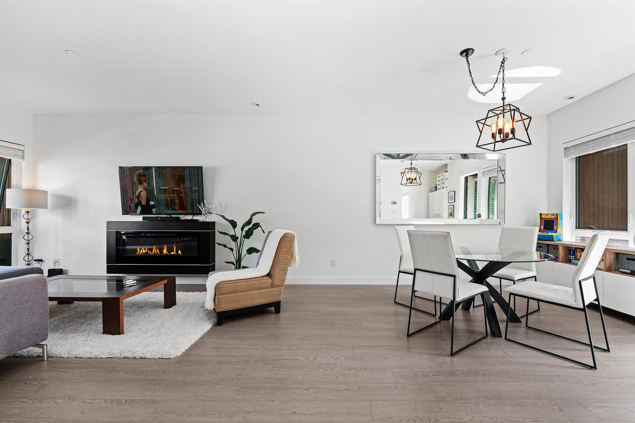 16-3595 Salal Drive, North Vancouver