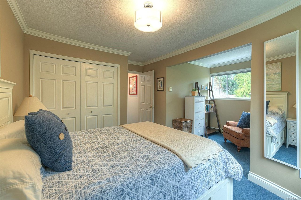 751 Helvetia Cres