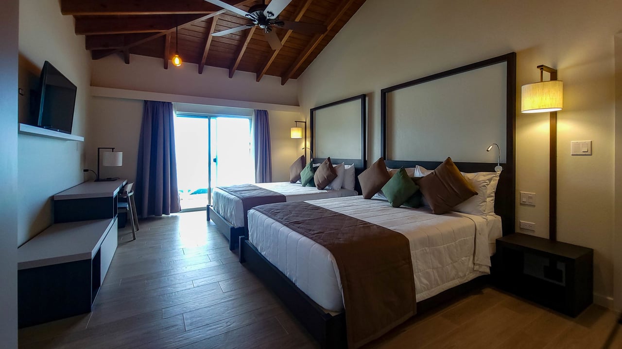 036 Villa 28 Lambert BeachFront