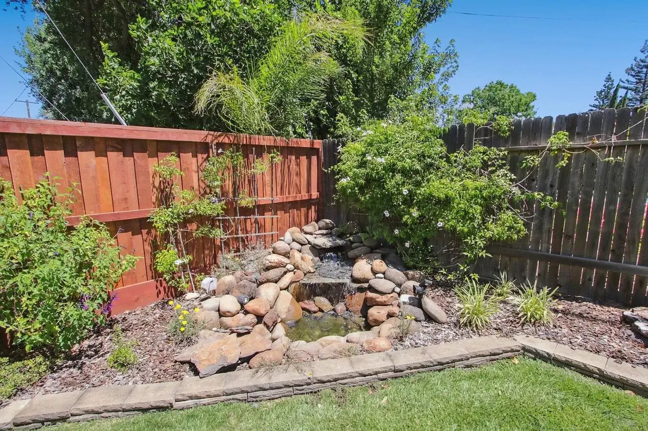 3861 Robie Lee Way