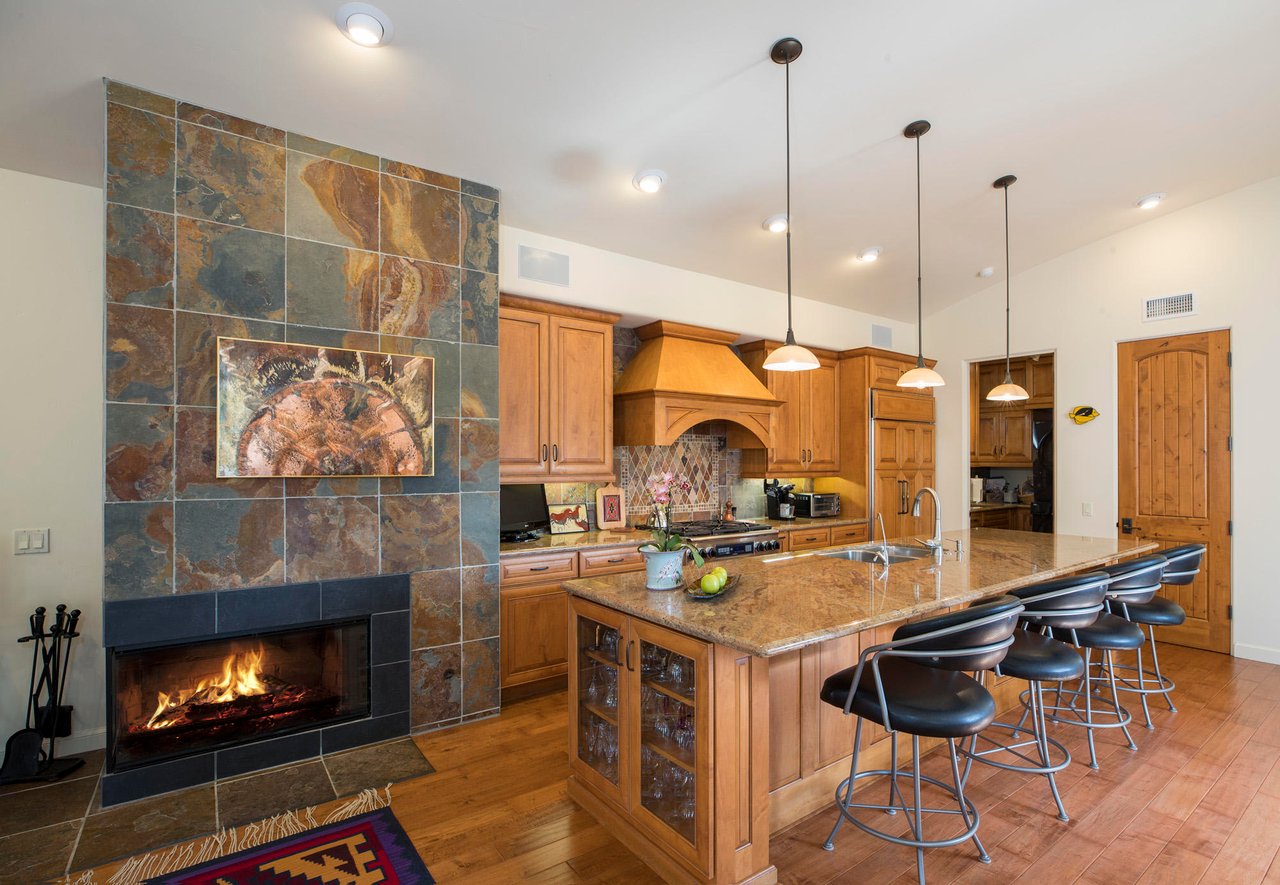 212 Equestrian Ave