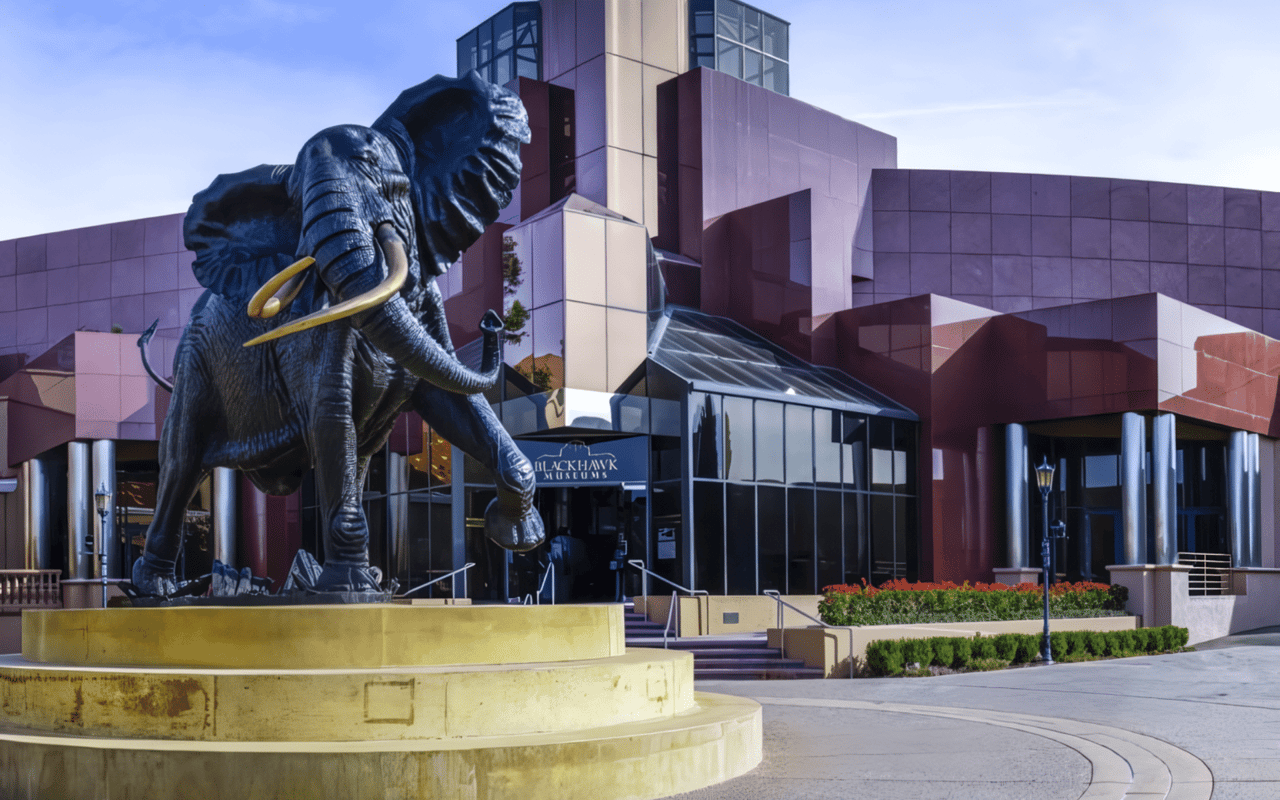 Visitors’ Guide to Danville’s Blackhawk Museum