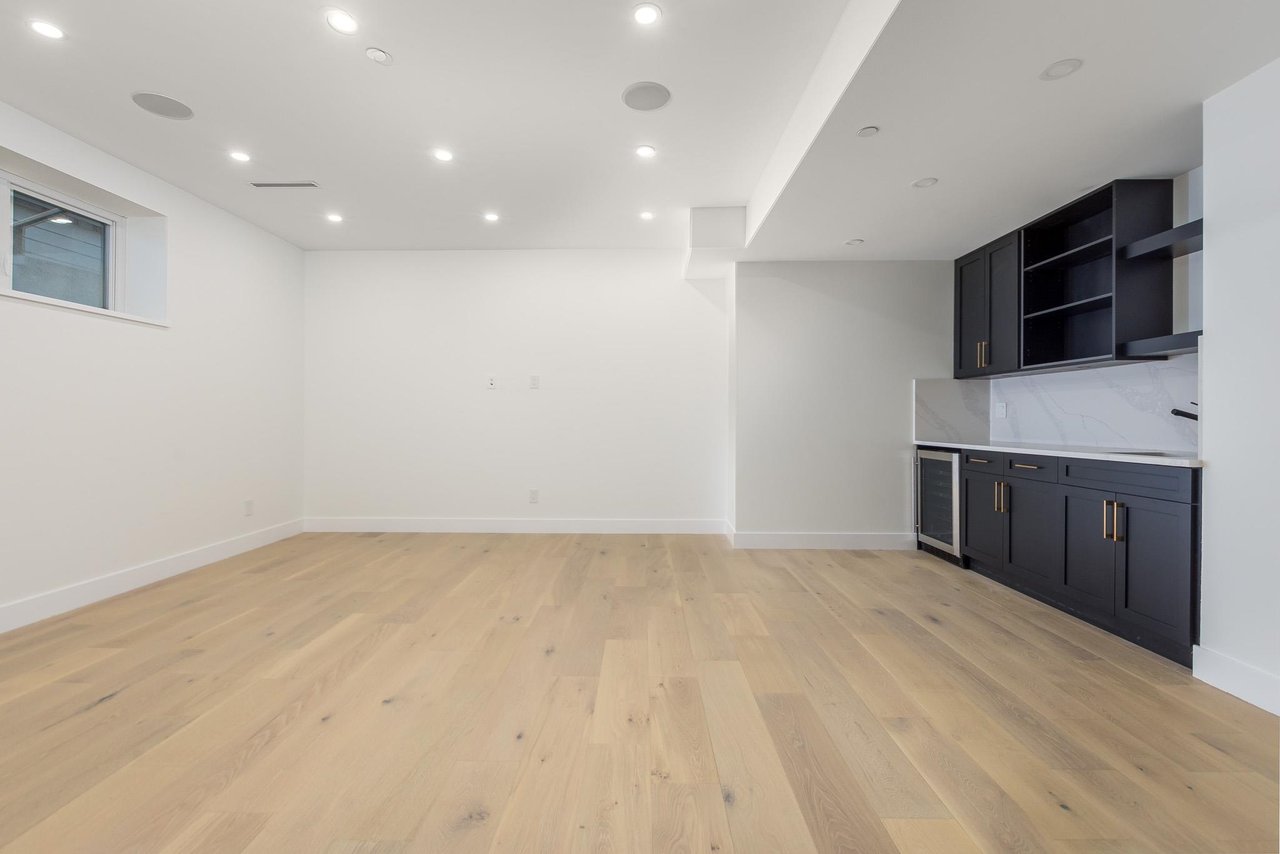 1066 Jay Cres
