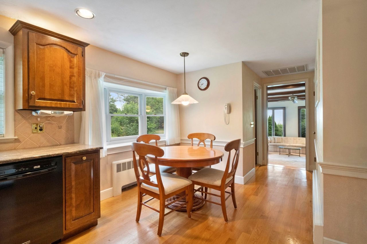 41 Lawrence Ln