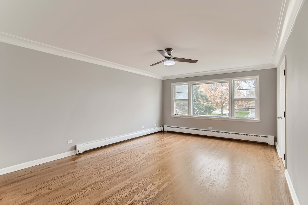 8707 N Oketo Niles, IL  60714