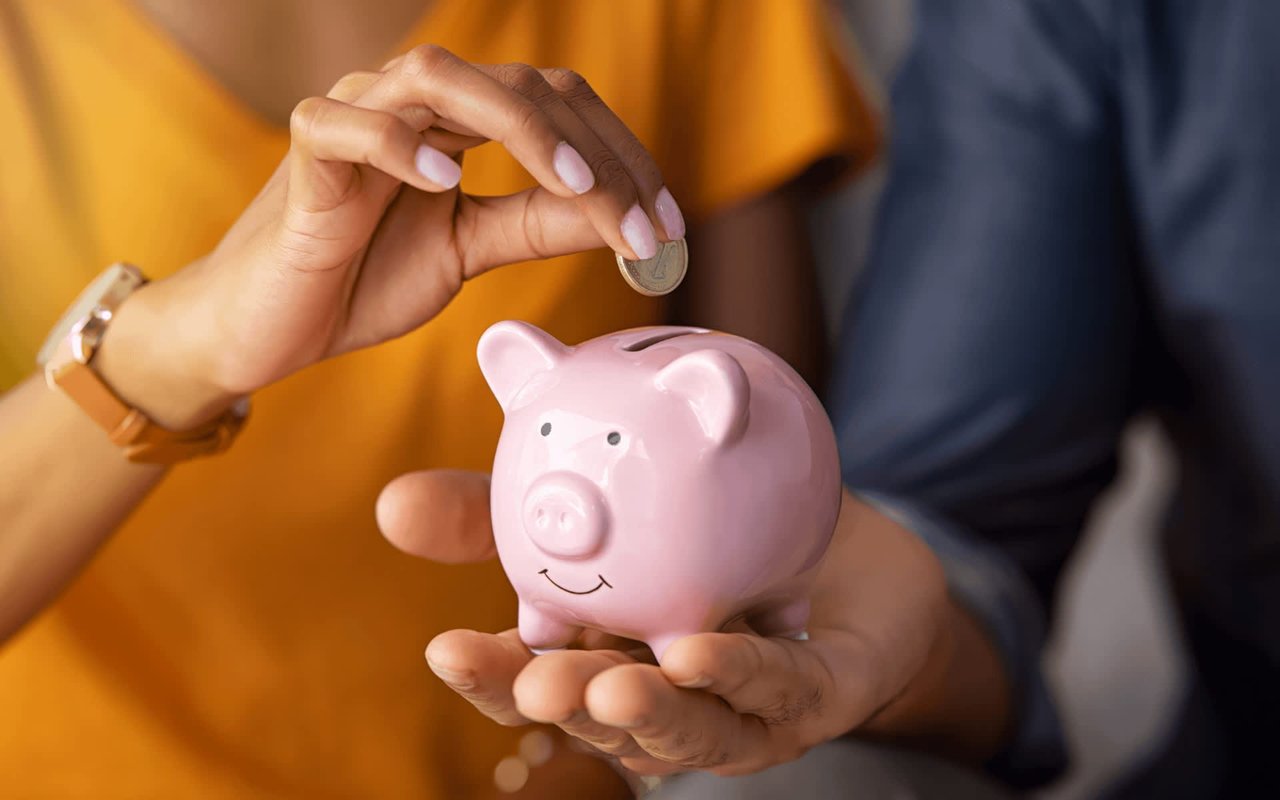 Unwrapping the Savings: 4 Tips for Saving Money During the Holidays
