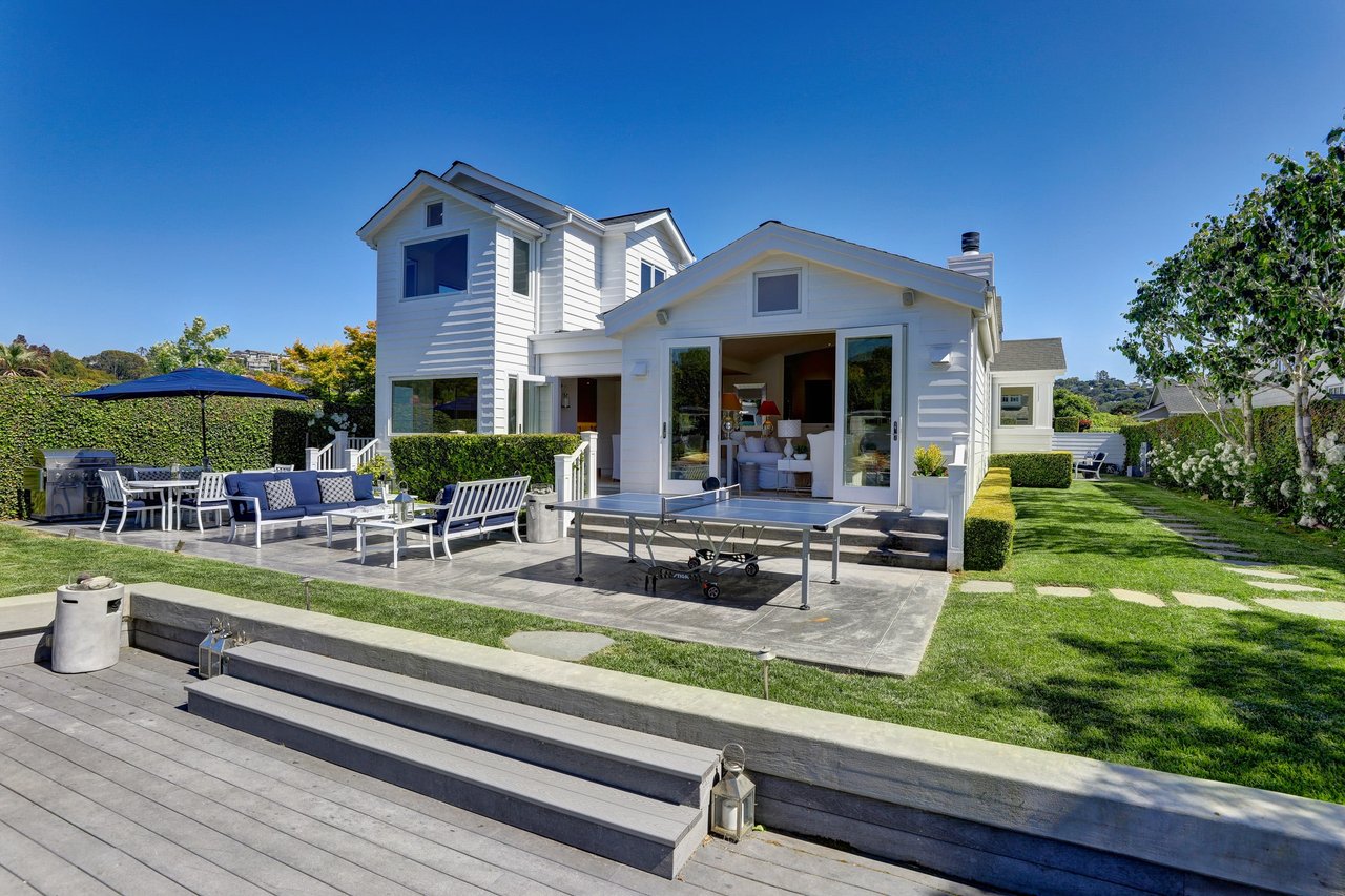 Coastal Contemporary - Stylish & Chic