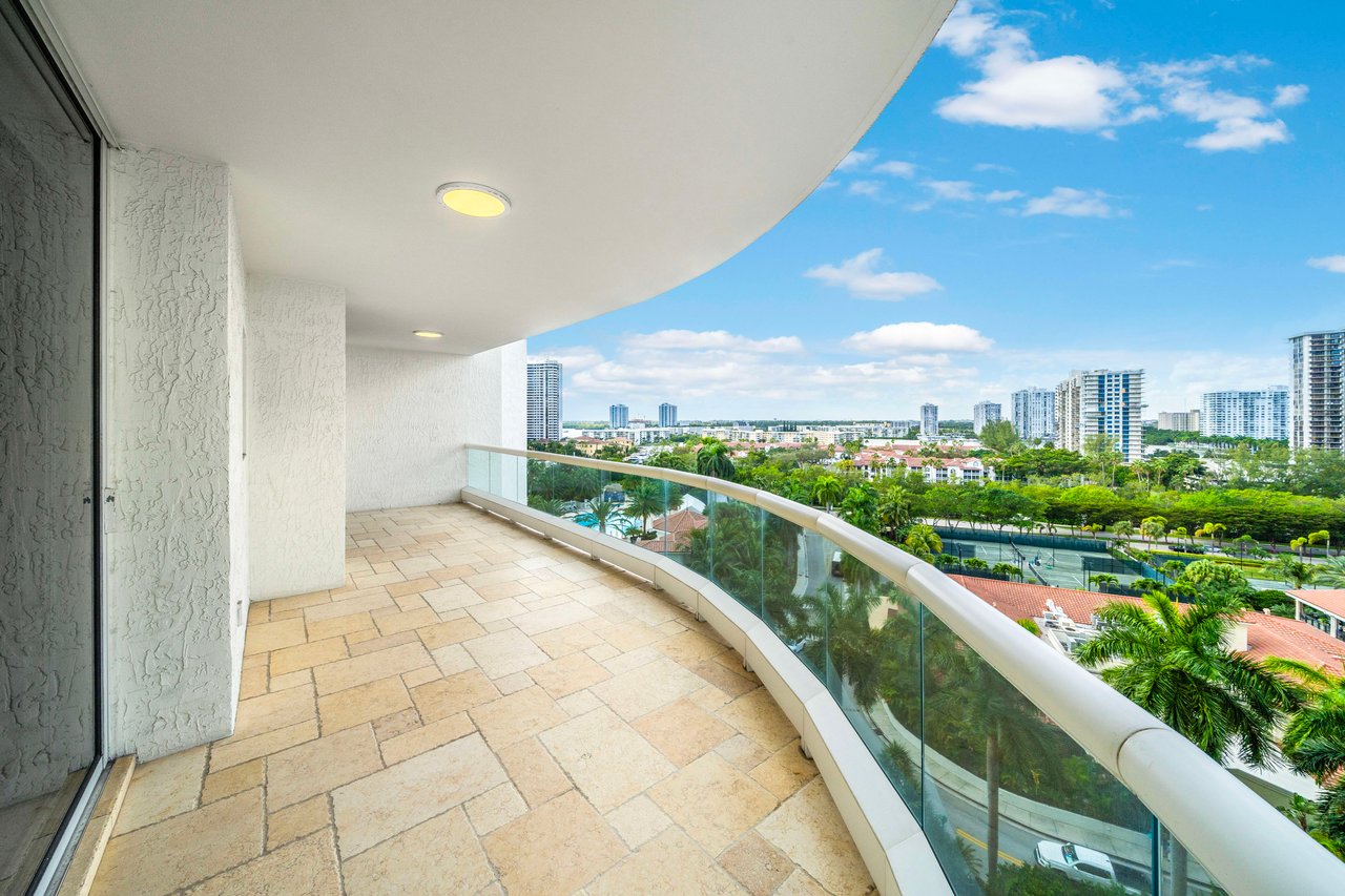 6000 Island Blvd Unit: 1007