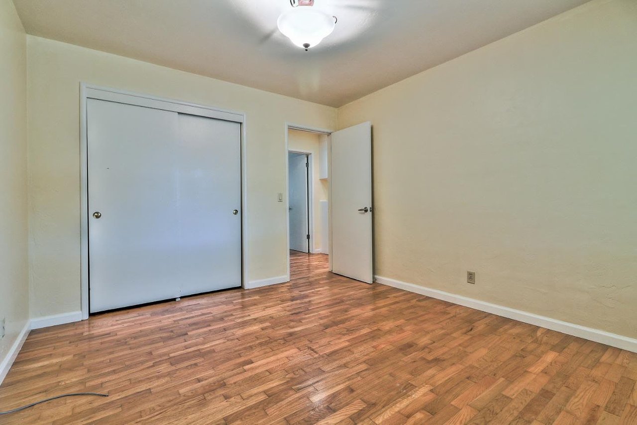 2887 Oak Knoll Rd