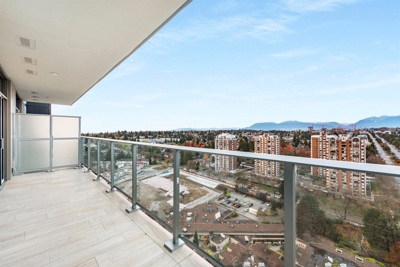 2302-7433 Cambie St