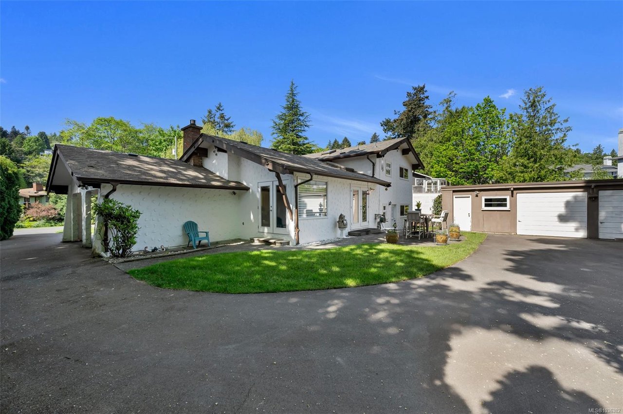 989 Abbey Rd, Saanich