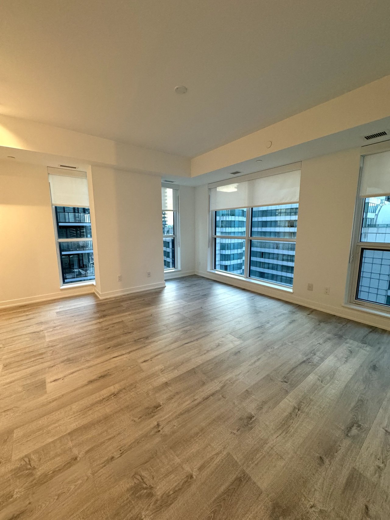 327 King St W, Unit 2006