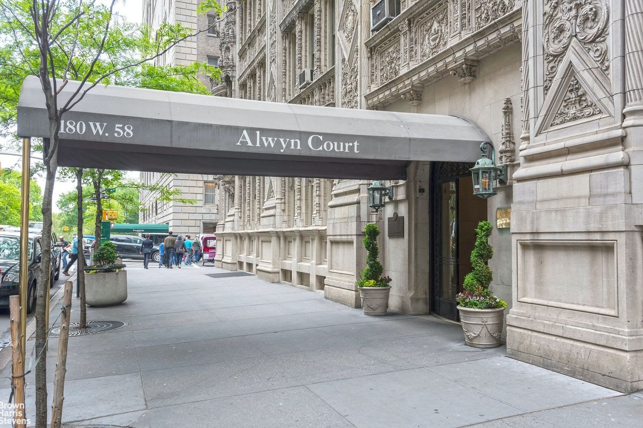 180 West 58th Street Unit: 3B