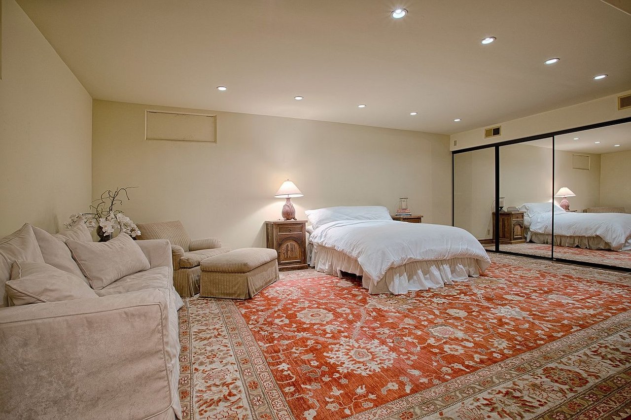 3881 Rambla Orienta