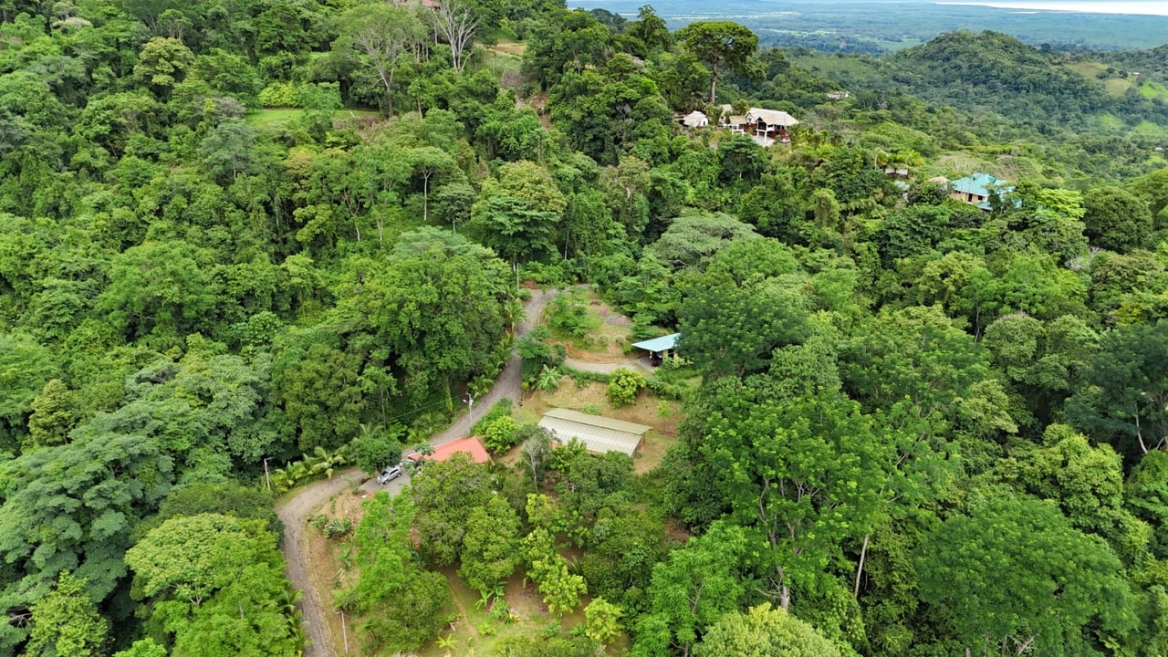 Waterfall Orchard Jungle Estate, Ojochal, Puntarenas